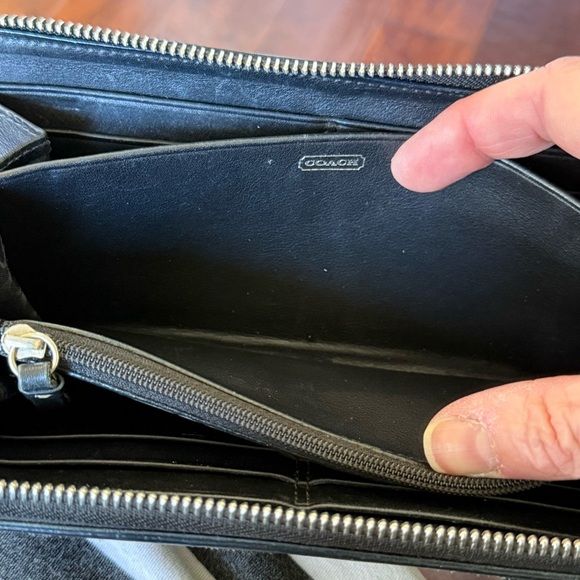 COACH Full Zip Accordion Style Black Leather - Picture 8 of 11